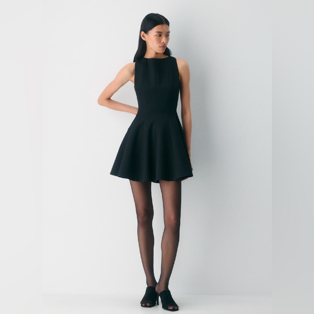 Wilfred EUC size 4 Classic Black fit & flare Dress
